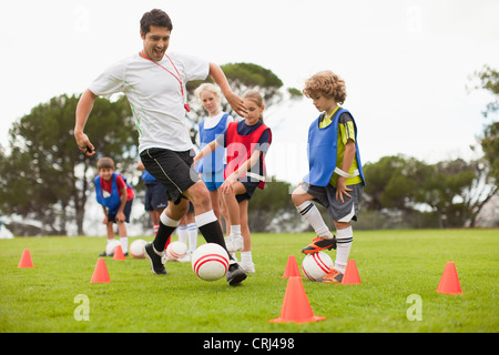 Trainer Ausbildung-Kinder-Fußball-team Stockfoto