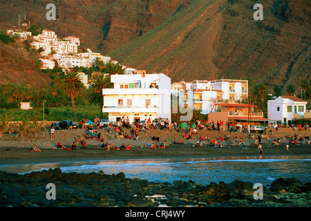 Strand von Playa del Ingles bei Touristen und einheimischen Stockfoto