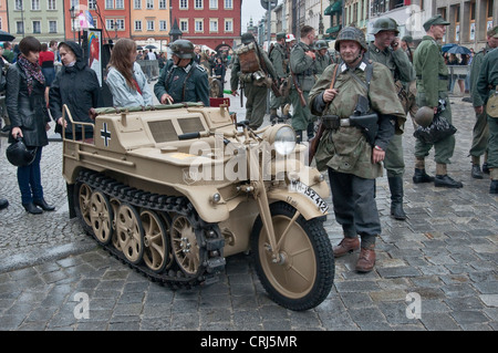 Kettenkrad, WW2 deutsche halbe Strecke Licht Traktor, angezeigt nach 1944 Warschauer Aufstand Re-Inszenierung am Rynek in Breslau, Polen Stockfoto