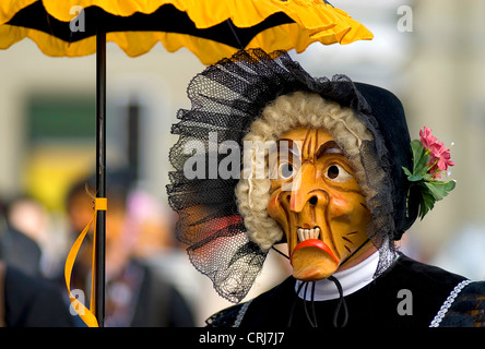 hässliche alte Frau in historischen Erscheinung, verkörperte an der Fasnacht in Luzern, Luzern Stockfoto