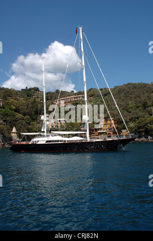 Segelyacht vertäut Galaxia im Hafen von Portofino, Italien Stockfoto