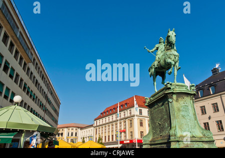 Göteborg City Zentrum Reiterstandbild von König Karl IX 9 auf einem Juli Sommer Abend Schweden EU Europa goteborg Stockfoto