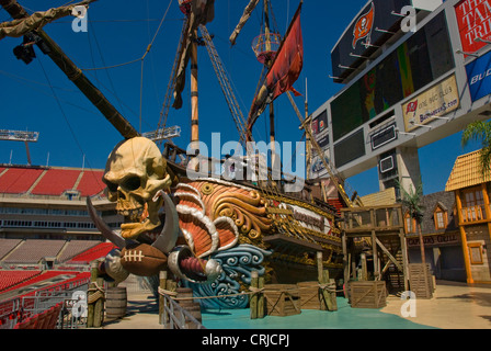 Schädel auf Schiff im Raymond James Fußball Stadium in Tampa, Florida, wo die Tampa Bay Buccaneers team spielt. Stockfoto