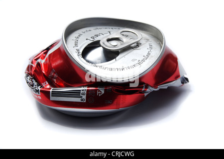 Zerkleinerte Coca Cola Dose Stockfoto