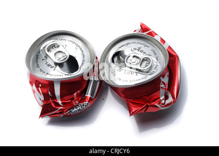 Zerkleinerte Coca Cola Dose Stockfoto