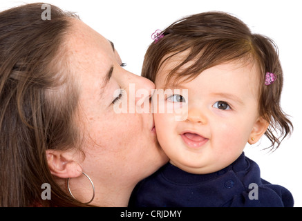 Tochter und ihre Mutter sowohl Lächeln und Spaß über Stockfoto
