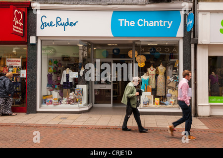 Die Sue Ryder Charity-Shop speichern in Ipswich, Suffolk, England, Großbritannien, Uk Stockfoto