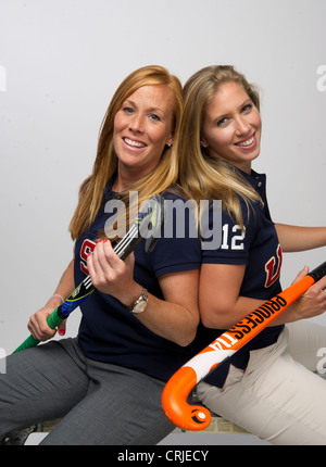 Hockeyspieler Lauren Crandall, mit Kathleen O'Donnell, rechts, links auf das Team USA Media Summit in Dallas, TX Stockfoto