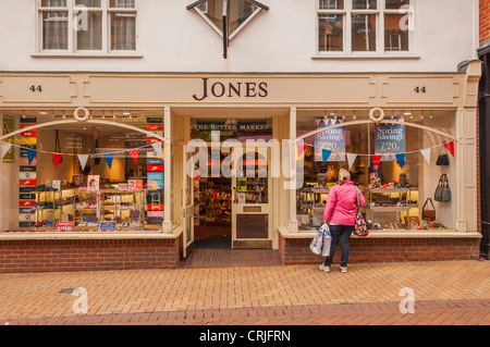 Der Jones-Schuh-Shop speichern in Ipswich, Suffolk, England, Großbritannien, Uk Stockfoto