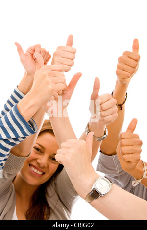 Gruppe von jungen Leuten, die zusammen die Daumen hochhalten Stockfoto
