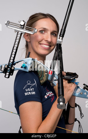 Wettbewerbsfähige Bogenschütze Jennifer Nichols von Team USA stellt bei den USA Medien Pressetag für die Olympischen Spiele 2012 in London Stockfoto