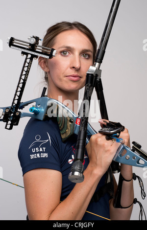 Wettbewerbsfähige Bogenschütze Jennifer Nichols von Team USA stellt bei den USA Medien Pressetag für die Olympischen Spiele 2012 in London Stockfoto