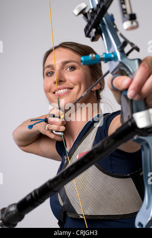 Wettbewerbsfähige Bogenschütze Jennifer Nichols von Team USA stellt bei den USA Medien Pressetag für die Olympischen Spiele 2012 in London Stockfoto