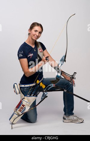 Wettbewerbsfähige Bogenschütze Jennifer Nichols von Team USA stellt bei den USA Medien Pressetag für die Olympischen Spiele 2012 in London Stockfoto