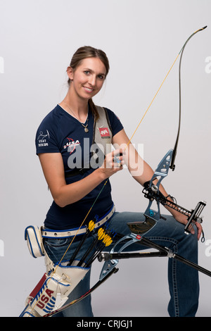 Wettbewerbsfähige Bogenschütze Jennifer Nichols von Team USA stellt bei den USA Medien Pressetag für die Olympischen Spiele 2012 in London Stockfoto