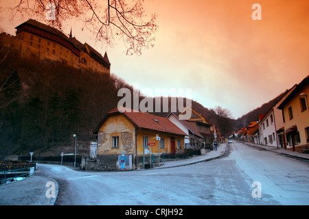 Burg Karlstein bei Sonnenuntergang, Tschechische Republik, Karlstein Stockfoto