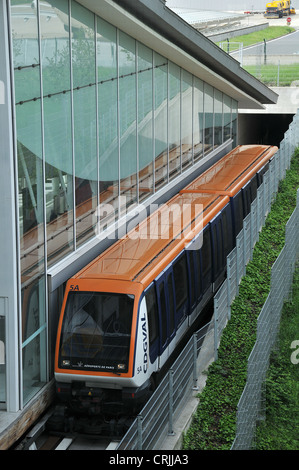 CDGVAL Bahn Flughafen Roissy Charles de Gaulle Flughafen terminal 2 Paris Frankreich Stockfoto