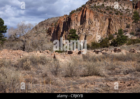 Historischen Pueblo Behausungen im Bandelier National Monument, New Mexico Stockfoto