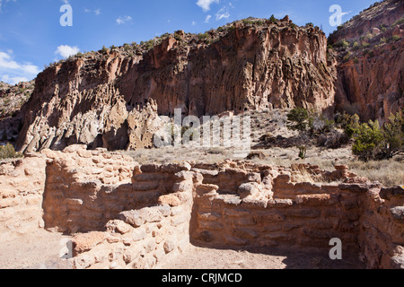 Uralte Pueblo Behausungen im Bandelier National Monument, New Mexico Stockfoto