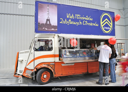 Oldtimer LKW Citroen HY - mobile-shop Stockfotografie - Alamy