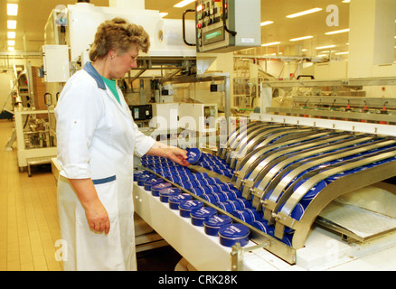 Hamburg, Produktion bei der Beiersdorf AG (z. B. Nivea) Stockfoto