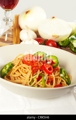 würzige italienische Pasta Tomaten und Chili-Paprika-sauce Stockfoto