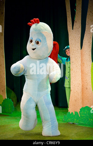 Iggle Piggle mit seiner roten Decke: Charakter In der Nacht-Garten / Zeichen. VEREINIGTES KÖNIGREICH. Stockfoto