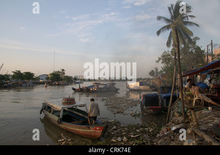 Leben am Fluss in HCMC Stockfoto