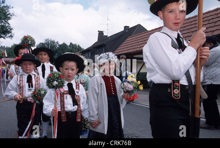 Kinder in festlicher Tracht Stockfoto