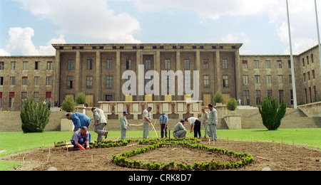 Gärtner bei der Arbeit vor dem türkischen Parlament Stockfoto