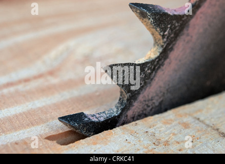 schneidet alte kleine Sägewerk-Vorstand Stockfoto