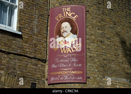 Bild der Prince Of Wales, die Zukunft Edward VII., an den Prinzen von Wales Pub, Twickenham, Middlesex, england Stockfoto