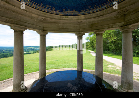 Die Inglis Memorial mit Sicht auf Colley Hügel die Stadt Reigate 1909 gestiftet wurde Stockfoto