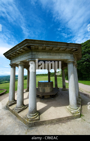 Die Inglis Memorial mit Sicht auf Colley Hügel die Stadt Reigate 1909 gestiftet wurde Stockfoto