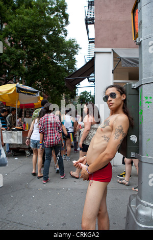 Homosexuell Mann mit Dildo, gay-Pride-Parade, New York Stockfotografie -  Alamy