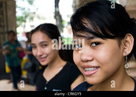 Mädchen am Magellans Kreuz Cebu City Philippinen Stockfoto