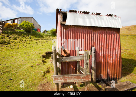 Ein redundante Dieselgenerator Schuppen auf der Insel Eigg, Schottland, Großbritannien. Stockfoto