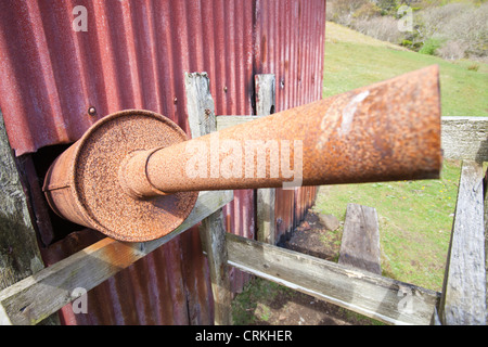 Ein redundante Dieselgenerator Schuppen auf der Insel Eigg, Schottland, Großbritannien. Stockfoto