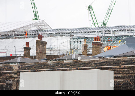 Passende Solar-Panels zum Bahnhof Kings Cross, London, UK. Stockfoto