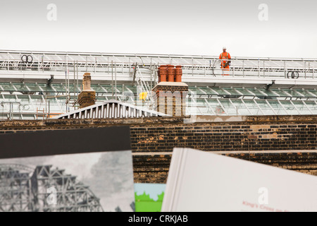 Passende Solar-Panels zum Bahnhof Kings Cross, London, UK. Stockfoto