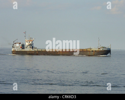 Der motor Trichter Barge '''SM MB-4'' ' ausgehenden an der Elbe Stockfoto