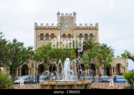 Plaça des geboren Ciutadella-Brunnen und dem Rathaus Menorca-Balearen-Spanien Stockfoto