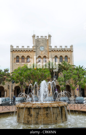 Plaça des geboren Ciutadella-Brunnen und dem Rathaus Menorca-Balearen-Spanien Stockfoto