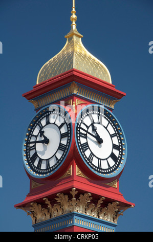 Der frisch gestrichene viktorianischen Jubilee Clock Tower auf Weymouth Strandpromenade wurde im Jahre 1887 anlässlich 50 Jahre der Herrschaft von Königin Victoria errichtet. Dorset, UK. Stockfoto