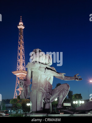 Abendstimmung im ICC in Berlin mit dem Funkturm Stockfoto