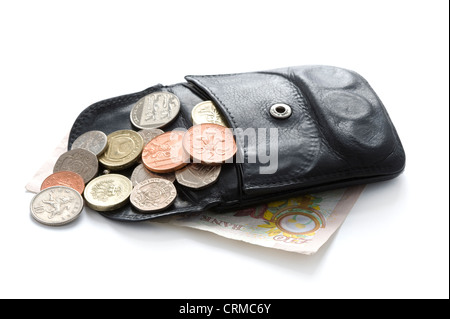 Öffnen Sie Brieftasche oder Geldbörse mit Sterling Münzen und isoliert auf weiss Stockfoto