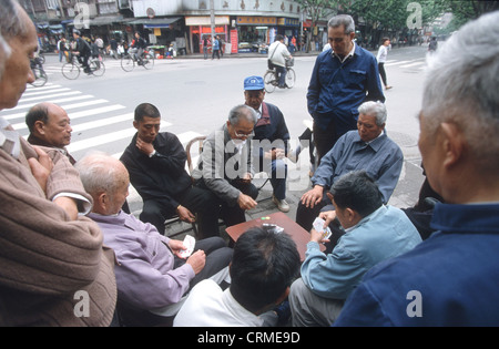 Kartenspieler im alten Shanghai Stockfoto