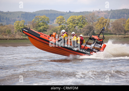 Geschwindigkeit, Kraft Festrumpfschlauchboot Nith Inshore Rescue unabhängige Rettungsboot-üben nur Glencaple UK Stockfoto