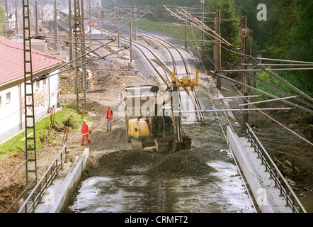 Dekonstruktion der zerstörten Eisenbahnverbindung (Dresd.-Chemn.) Nach der Flut in Sachsen Stockfoto