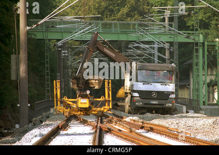 Dekonstruktion der zerstörten Eisenbahnverbindung (Dresd.-Chemn.) Nach der Flut in Sachsen Stockfoto